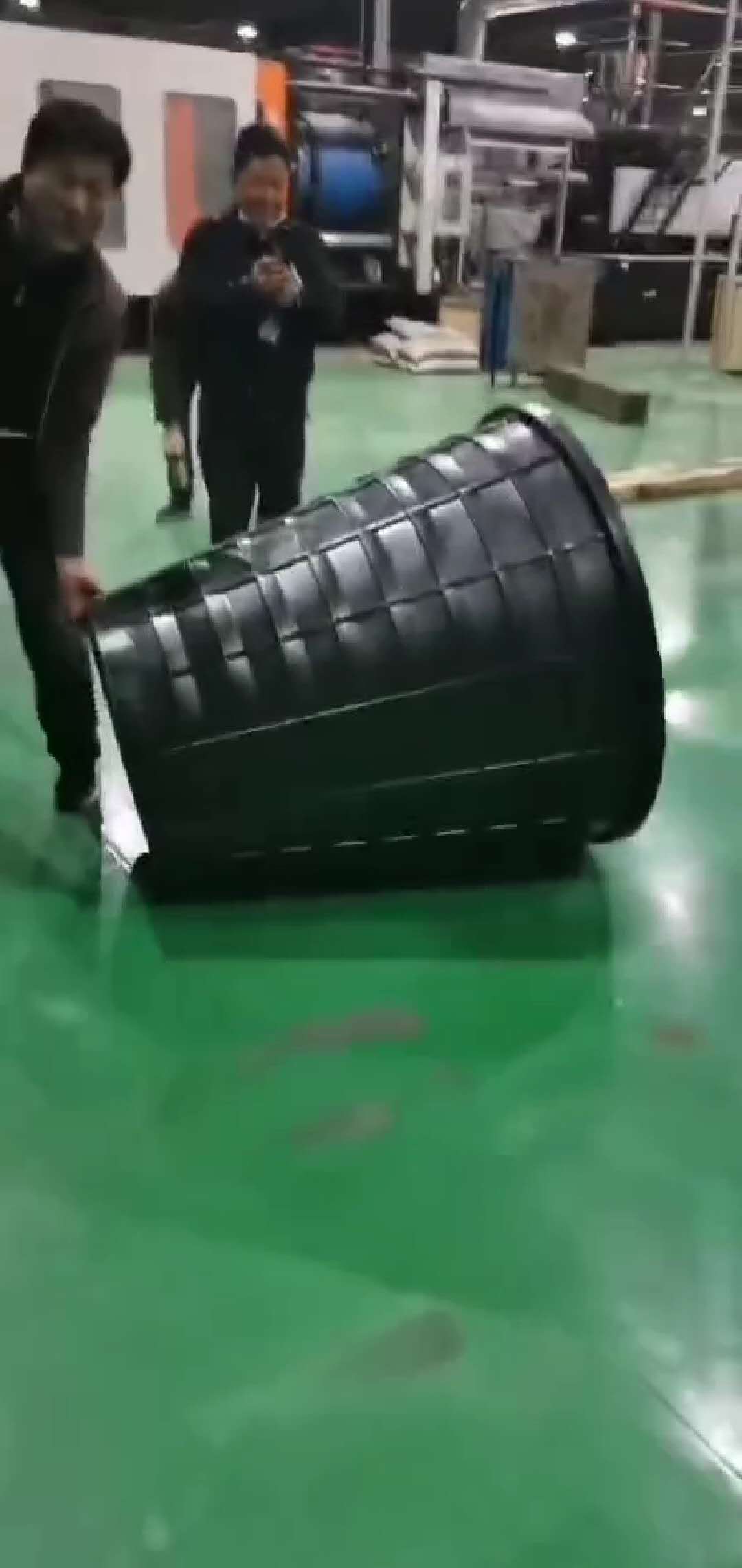 客戶用(yong)我公司塑料消(xiāo)泡母料和黑色(se)母料生